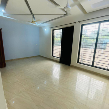 Room in 3 BHK Apartment at Central Park Flower Valley Aqua Front Towers, Sohna Sector 33 – for Rent