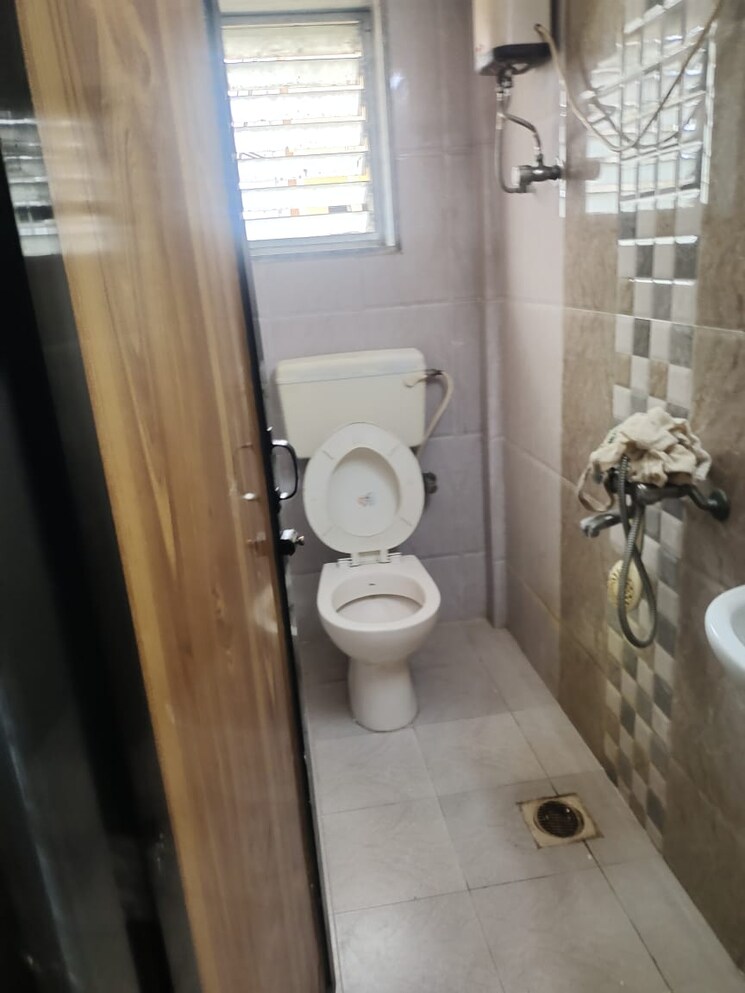 Bathroom, ameyanand-chs 2 Bedroom 700 Sq.Ft. Apartment In Prabhadevi Mumbai 8813324