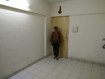 Room in 1 RK Apartment at Gokuldham CHS Goregaon, Goregaon East – for Rent