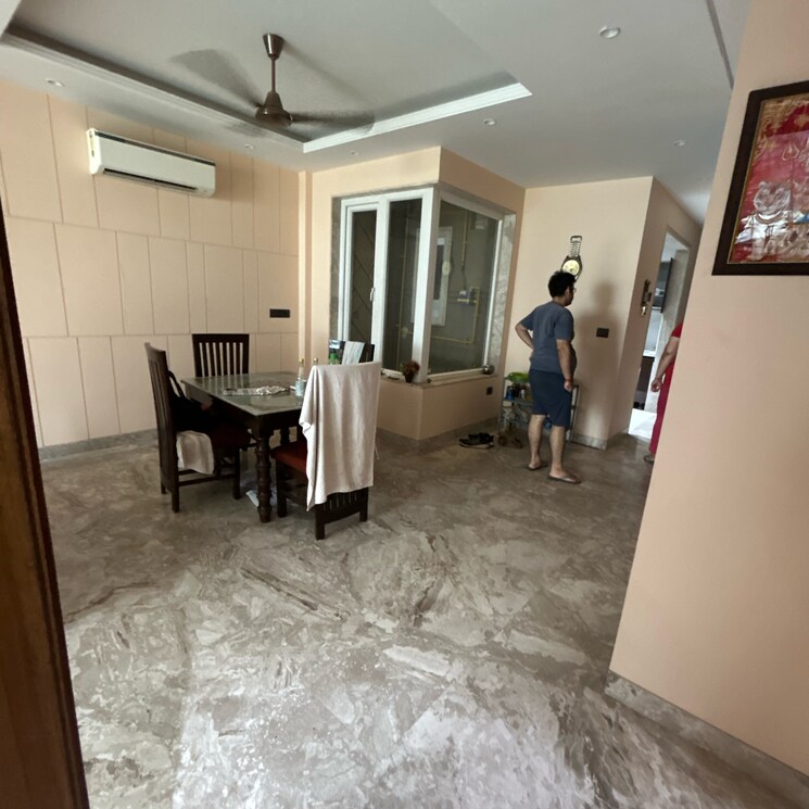 Room, south extension i 3 Bedroom 1800 Sq.Ft. Builder Floor In South Extension I Delhi 8813423