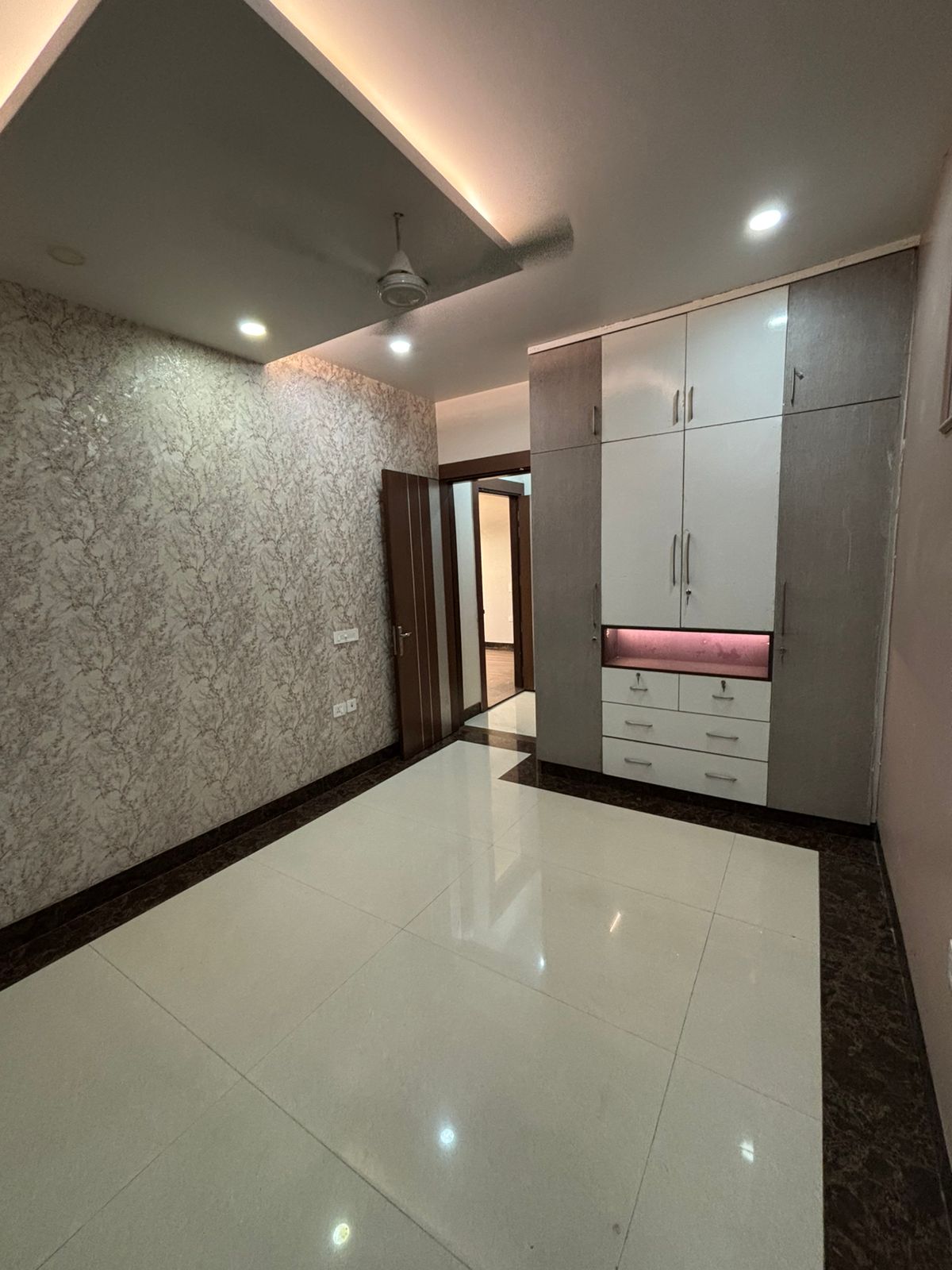 3 BHK + Pooja Room Builder Floor For Rent in Unitech South City II