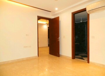 Room in 3 BHK Builder Floor at Boutique Residential Apartments C-253, Defence Colony – for Rent