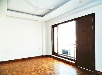 Room in 3 BHK Builder Floor at Boutique Residential Apartments C-253, Defence Colony – for Rent