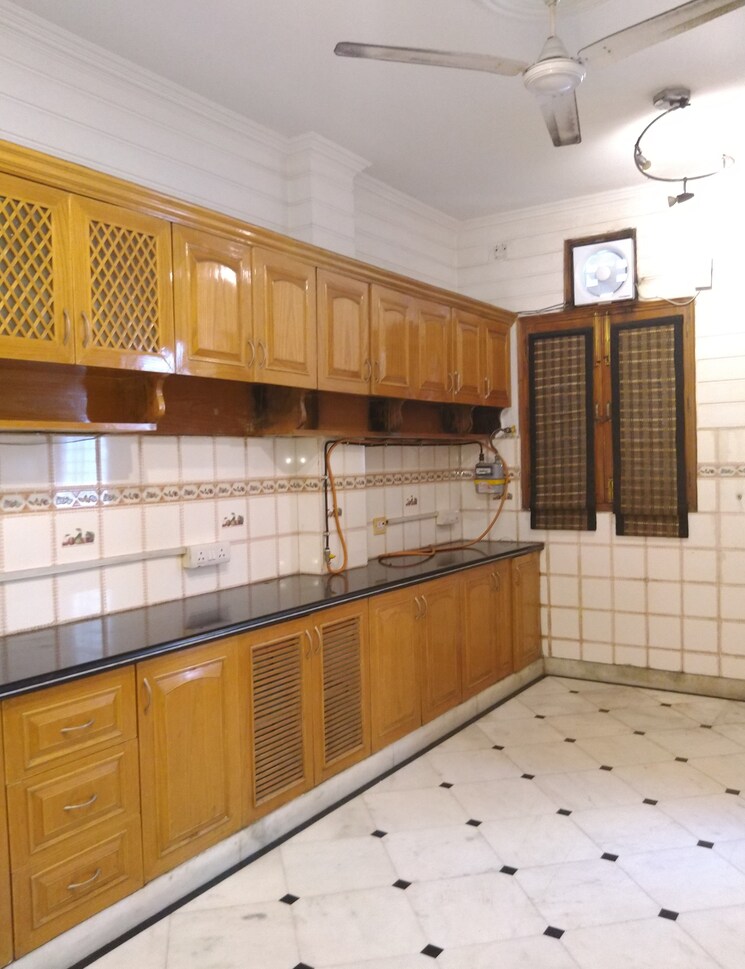 Kitchen, boutique-residential-apartments-c-253 5 Bedroom 4300 Sq.Ft. Apartment In Defence Colony Delhi 8813443