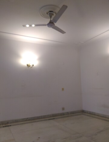 Room in 5 BHK Apartment at Boutique Residential Apartments C-253, Defence Colony – for Rent