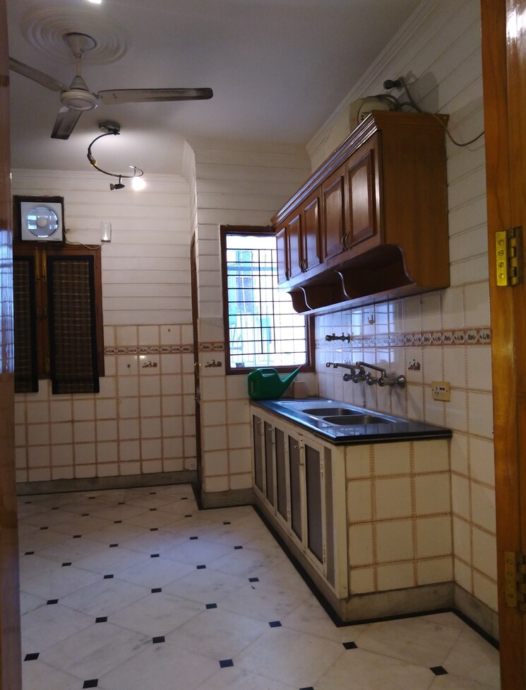 Kitchen, boutique-residential-apartments-c-253 5 Bedroom 4300 Sq.Ft. Apartment In Defence Colony Delhi 8813443