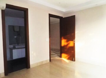 Room in 3.5 BHK Builder Floor at Boutique Residential Apartments C-253, Defence Colony – for Rent