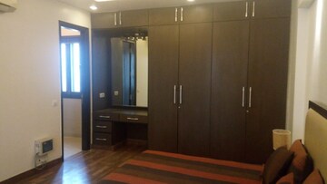 Room in 3 BHK Builder Floor at Boutique Residential Apartments C-253, Defence Colony – for Rent