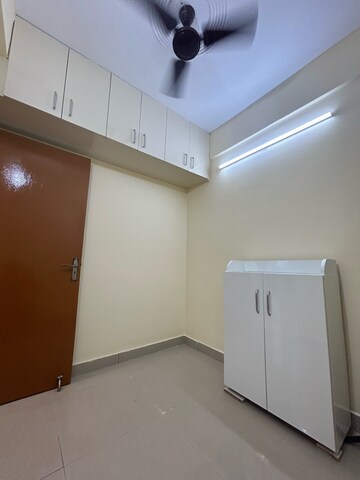 Room in 2.5 BHK Apartment at La Residentia, Tech Zone 4 Greater Noida – for Rent