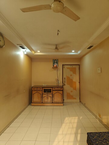 Room in 1 BHK Apartment at Citizen Apartment Nerul, Nerul Sector 18a – for Rent