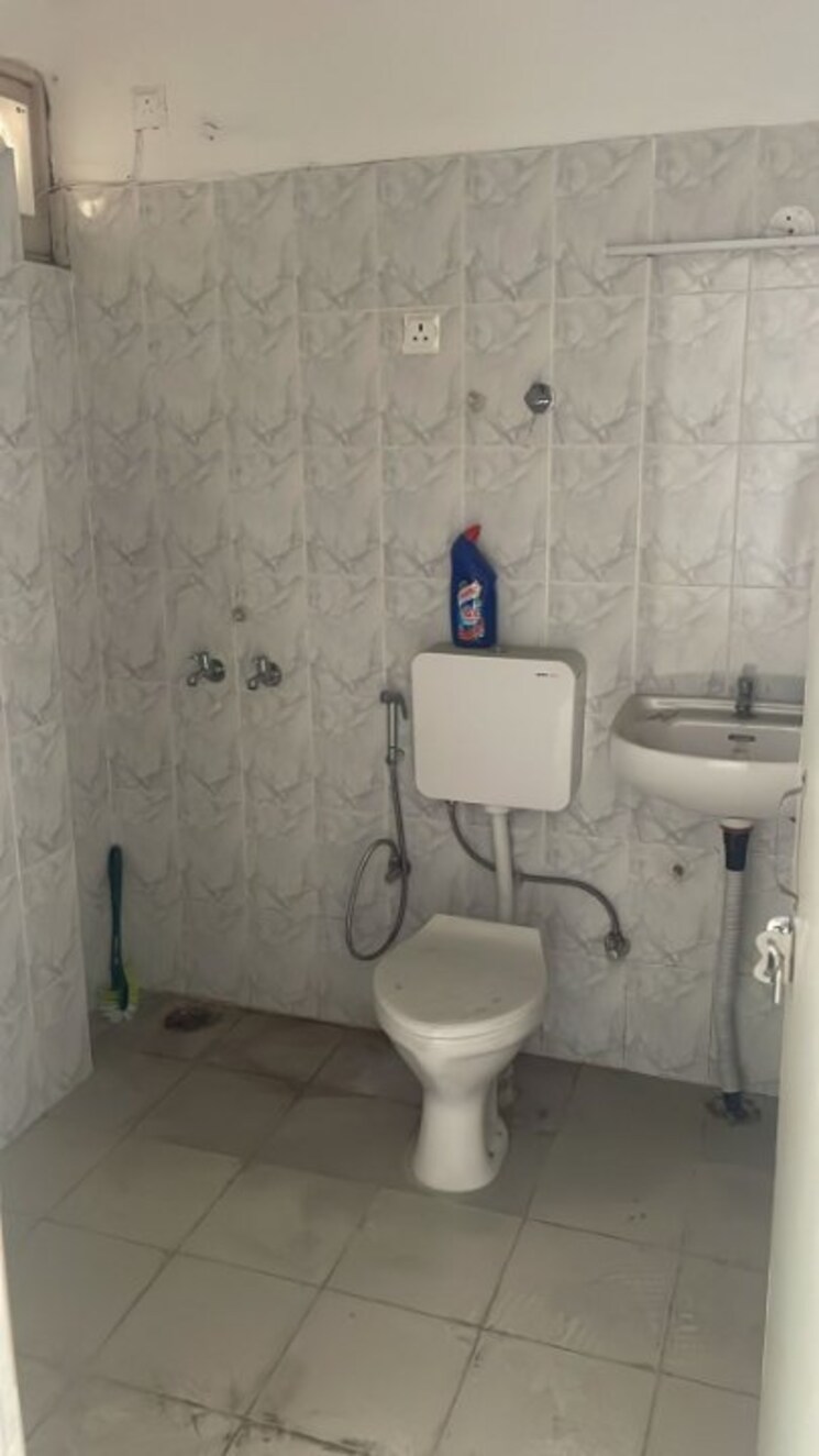 Bathroom, sarvome-shree-homes 3 Bedroom 645 Sq.Ft. Apartment In Sector 45 Faridabad 8813468