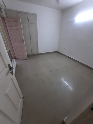Room in 2 BHK Apartment at Supertech Cape Town, Sector 74 – for Rent