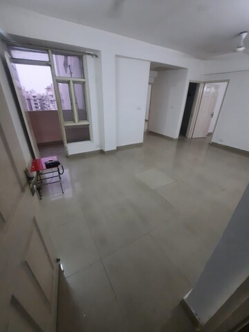 Room in 2 BHK Apartment at Supertech Cape Town, Sector 74 – for Rent
