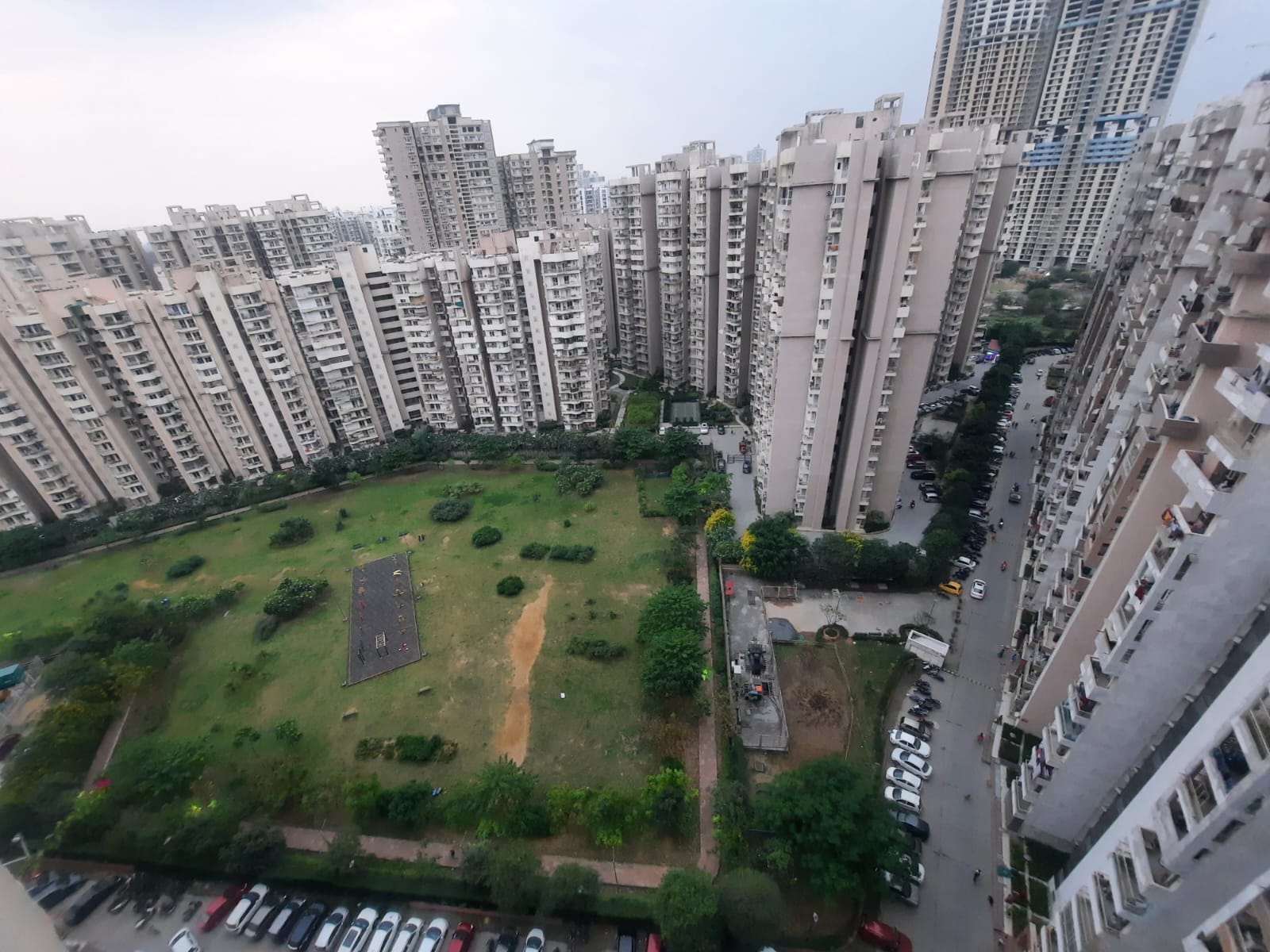 2 BHK Apartment For Rent in Supertech Cape Town