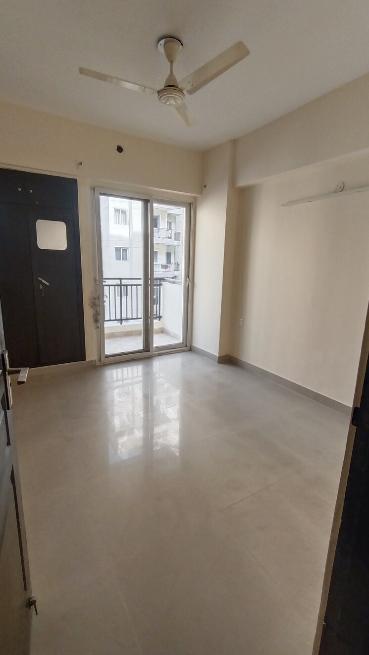 Room, sethi-max-royale 2.5 Bedroom 1105 Sq.Ft. Apartment In Sector 76 Noida 8813561