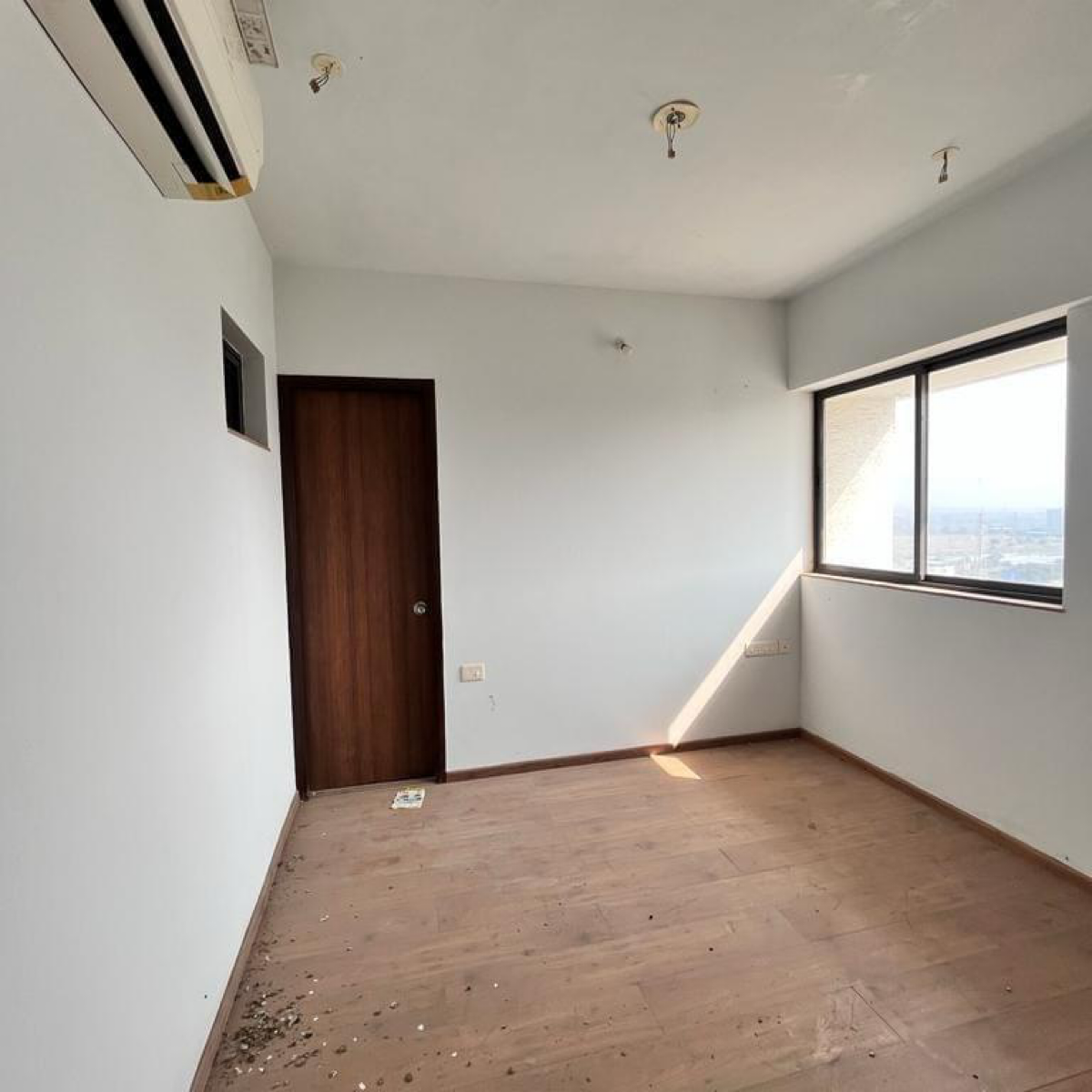 2 BHK + Pooja Room,Extra Room Apartment For Sale in Lodha Lakeshore Greens