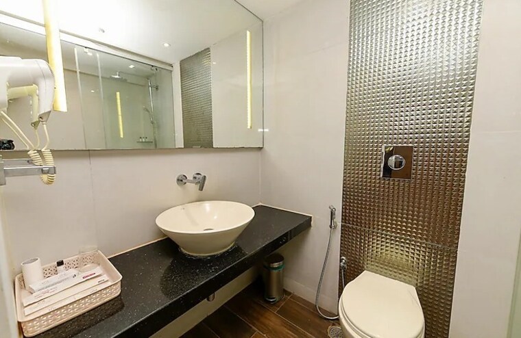Bathroom, sector 19 6+ Bedroom 350 Sq.Yd. Independent House In Sector 19 Faridabad 8813606