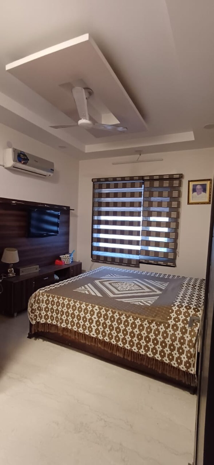 Room, sector 19 6+ Bedroom 350 Sq.Yd. Independent House In Sector 19 Faridabad 8813606