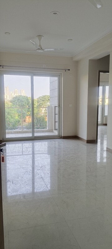 Room in 2 BHK Apartment at Pareena Micasa, Sector 68 – for Rent