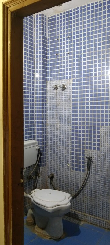 Master Bedroom in 1 BHK Builder Floor at Mehrauli – for Rent
