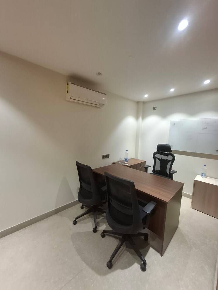 Team Area, pushpanjali enclave Commercial Office Space 3000 Sq.Ft. In Pushpanjali Enclave Delhi 8813685