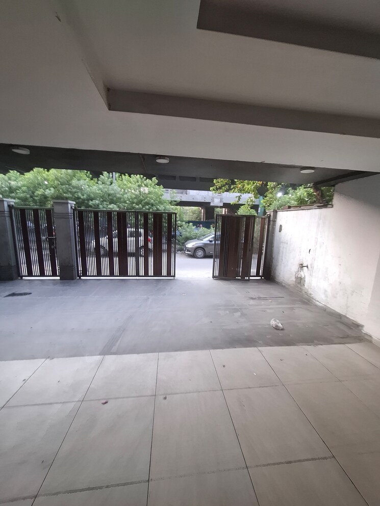 undefined, pushpanjali enclave Commercial Office Space 3000 Sq.Ft. In Pushpanjali Enclave Delhi 8813685