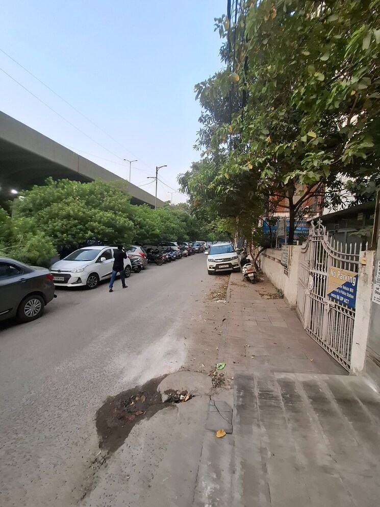 Exterior View, pushpanjali enclave Commercial Office Space 3000 Sq.Ft. In Pushpanjali Enclave Delhi 8813685