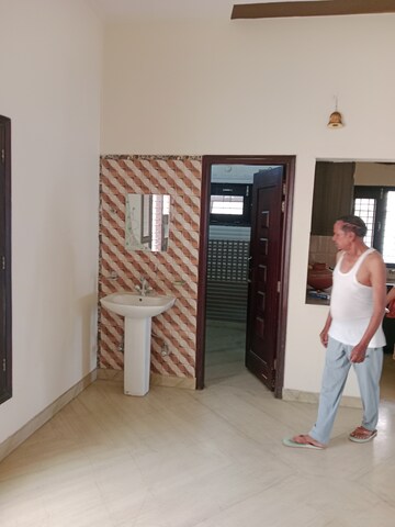 Bedroom in 2 BHK Builder Floor at Sector 18 – for Rent