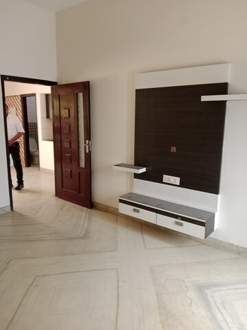 Room in 2 BHK Builder Floor at Sector 18 – for Rent