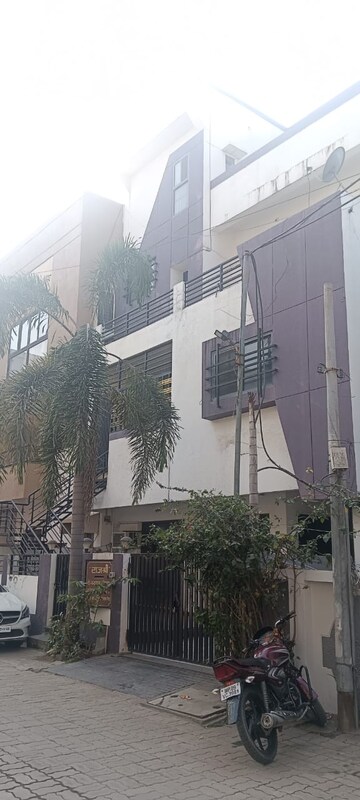 5 BHK Independent House – Exterior View View at Yashwant Niwas Road - for Sale