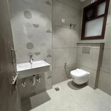 Bathroom in 1.5 BHK Builder Floor at Sector 23 – for Rent