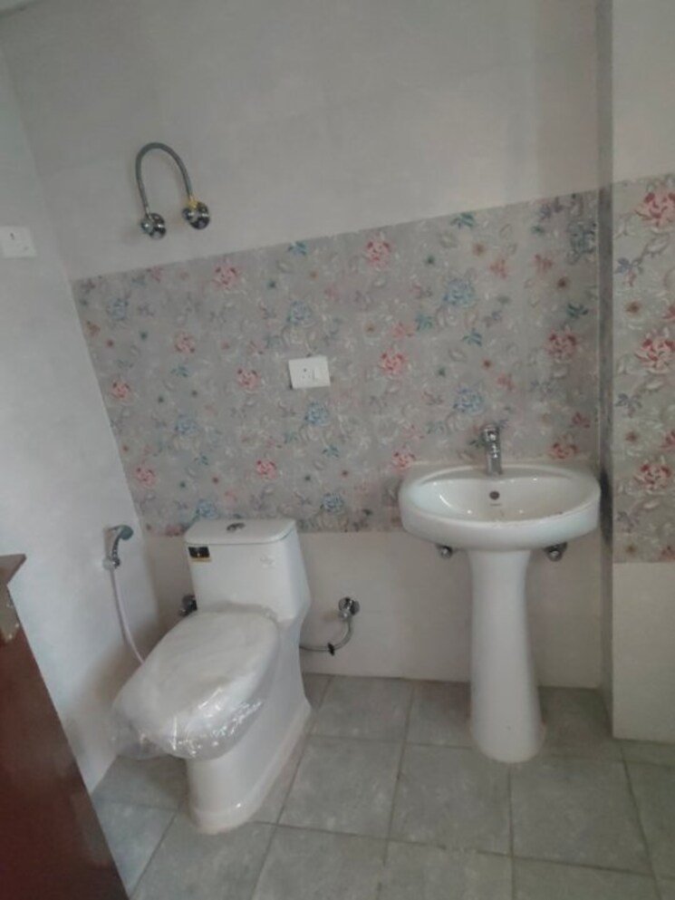 Bathroom, rise-organic-homes 3.5 Bedroom 1733 Sq.Ft. Apartment In Mahurali Ghaziabad 8813715