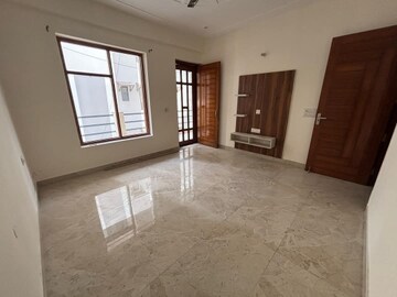 Room in 1 BHK Builder Floor at Mohit House, Sushant Lok I – for Rent