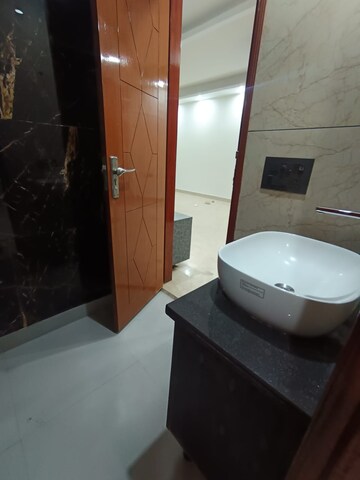 2.5 BHK Apartment For Rent in Navbharat Apartments, Paschim Vihar