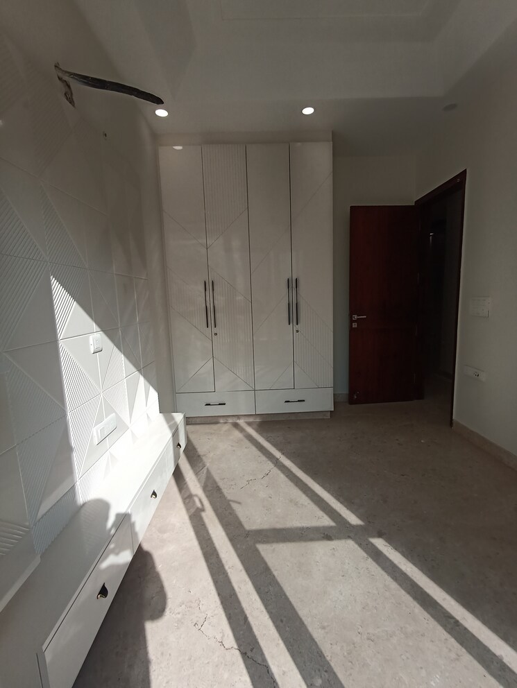 Master Bedroom, madhur-apartment 2.5 Bedroom 1000 Sq.Ft. Apartment In Paschim Vihar Delhi 8813749