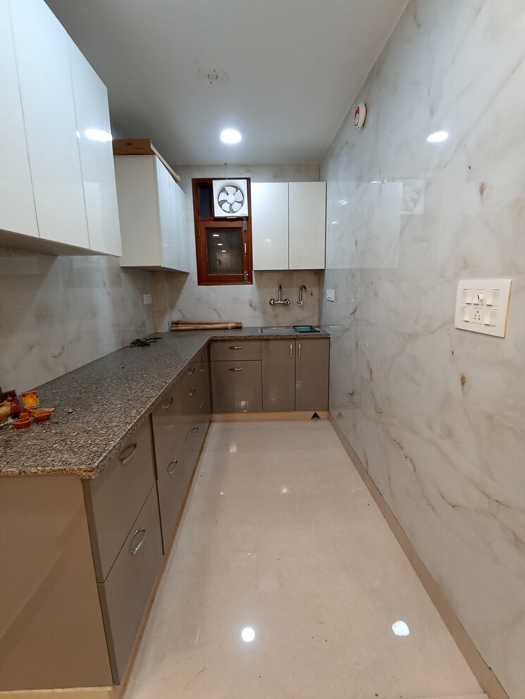 Kitchen, madhur-apartment 2.5 Bedroom 1000 Sq.Ft. Apartment In Paschim Vihar Delhi 8813749
