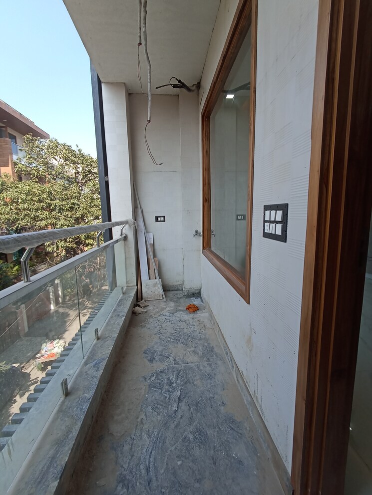 Balcony, sunder-apartment 3 Bedroom 1300 Sq.Ft. Apartment In Paschim Vihar Delhi 8813761