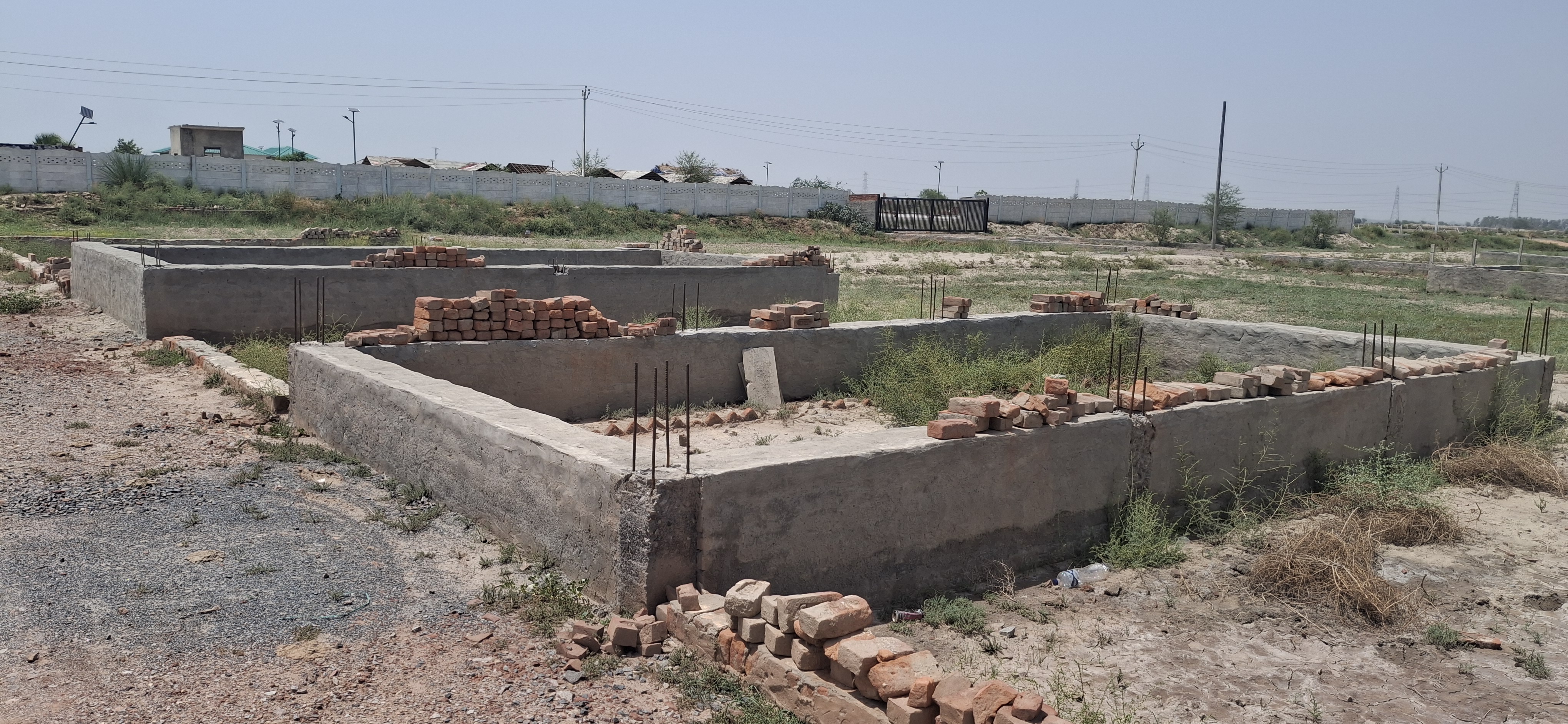 Plot For Sale in Mk Propty 