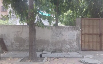 Plot For Sale in Dlf Ankur Vihar