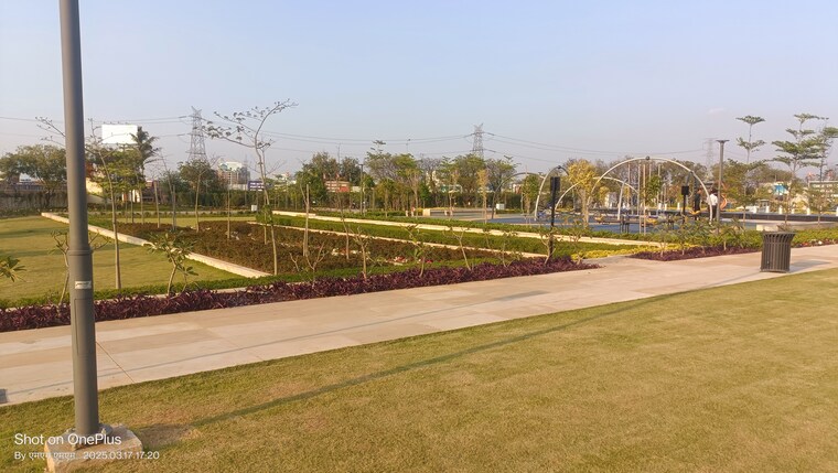 Garden, signature-global-city-of-colours  150 Sq.Yd. Plot In Nh 8 Gurgaon 8813893