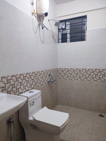 Attached Bathroom in 2 BHK Builder Floor at Kodichikkanahalli – for Rent