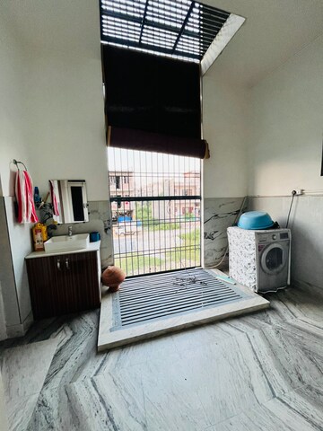Living Room in 2.5 BHK Builder Floor at Sector 62 – for Rent