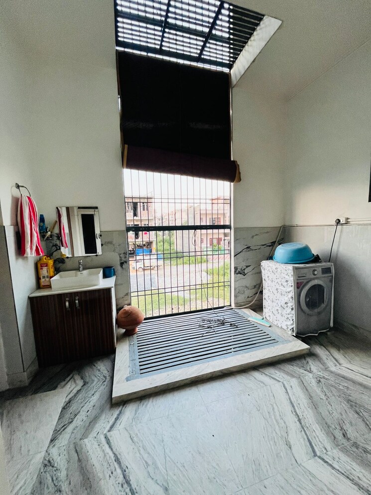 Living Room, sector 62 2.5 Bedroom 1450 Sq.Ft. Builder Floor In Sector 62 Faridabad 8813949