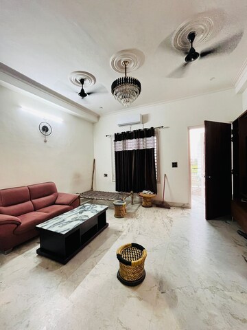 Living Room in 2.5 BHK Builder Floor at Sector 62 – for Rent