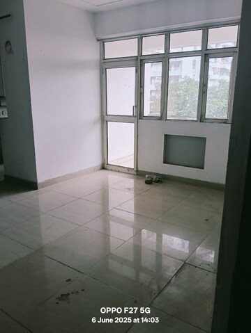 Room in 2 BHK Apartment at Crossing Republik, Crossing Republic – for Rent