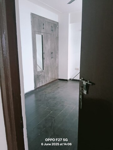 Bathroom in 2 BHK Apartment at Crossing Republik, Crossing Republic – for Rent