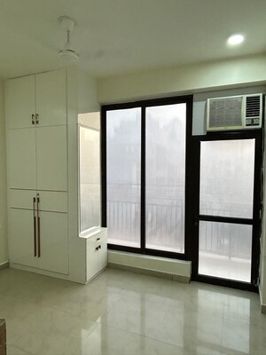 Room in 2 BHK Apartment at Crossing Republik, Crossing Republic – for Sale