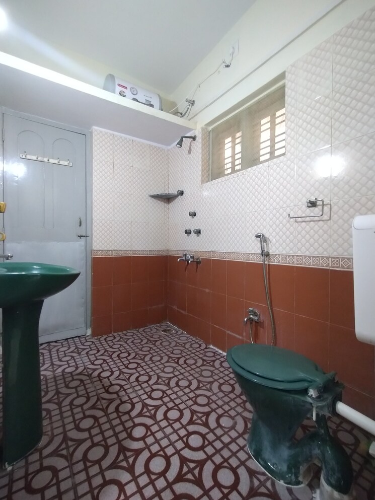 Bathroom, battarahalli 3 Bedroom 1600 Sq.Ft. Builder Floor In Battarahalli Bangalore 8813963