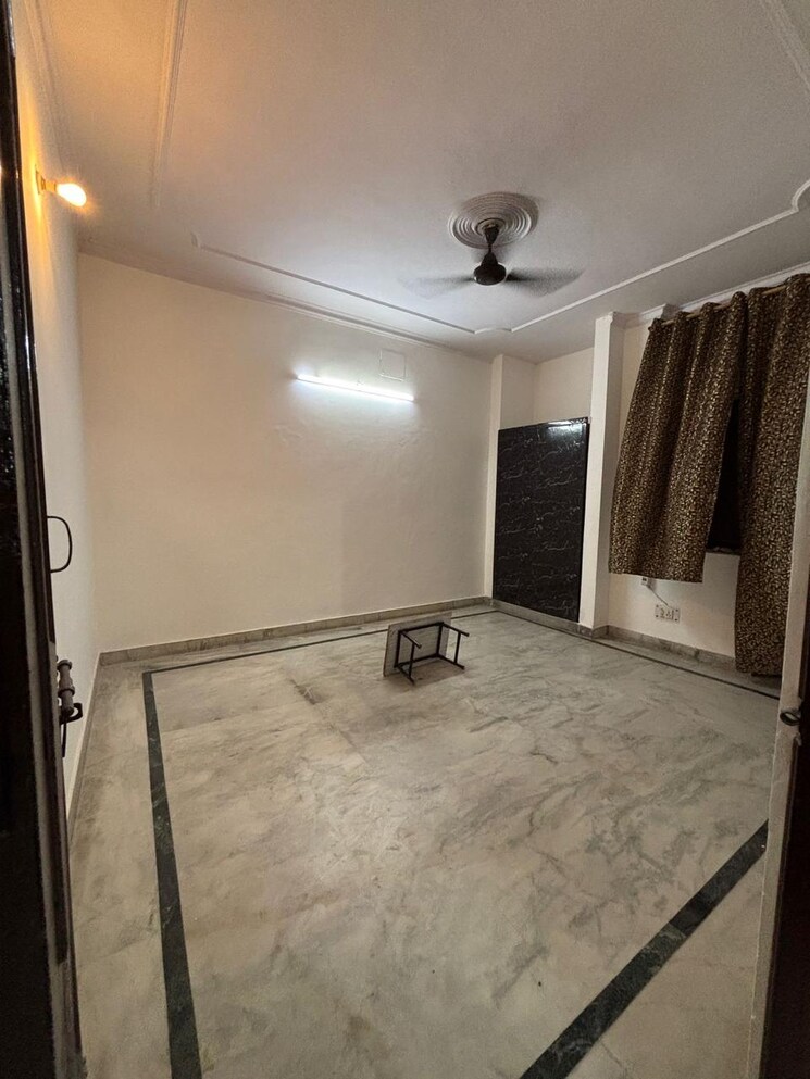 Bathroom, panchsheel vihar 2 Bedroom 80 Sq.Yd. Builder Floor In Panchsheel Vihar Delhi 8813986