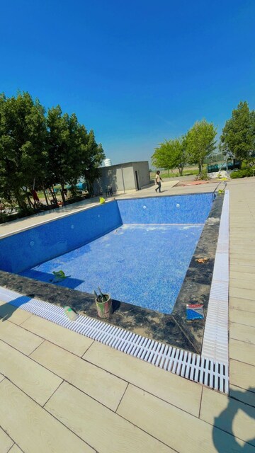 Swimming Pool in 3.5 BHK Villa at Tech Zone 4 Greater Noida – for Sale